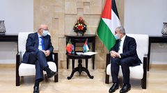 اشتية يبحث مع وزير خارجية البرتغال آخر المستجدات السياسية