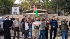 وقفة دعم واسناد للأسرى أمام مكتب الصليب الأحمر في طولكرم