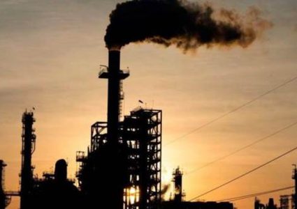 هبوط أسعار النفط بنحو 6%