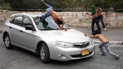 مستوطن يدهس مواطنا على مدخل بلدة نعلين