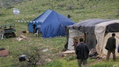 مستوطنون ينصبون خيمة شرق رام الله