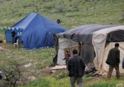 مستوطنون ينصبون خيمة شرق رام الله