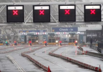 بريطانيا تعيد النظر في إجراءاتها مع انتشار سلالة كورونا الجديدة