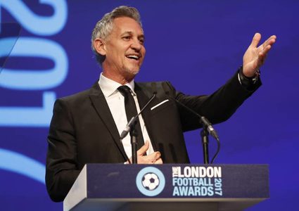 غاري لينيكر ينتقد بسخرية من خسارة أرسنال الكبيرة أمام مانشستر ستي