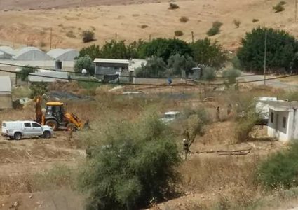 مستوطنون يجرفون أراضي جنوب نابلس