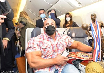 البطل العالمي "بيغ رامي" يصل إلى مصر