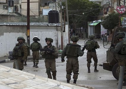 الاحتلال يداهم منازل في قرية طورة جنوب جنين