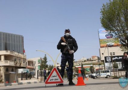 سلفيت: الشرطة تغلق محال تجارية وتفض بيت عزاء