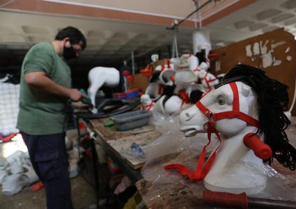 صناعة ألعاب الأطفال في مصنع بلاستيك بخانيونس جنوب قطاع غزة