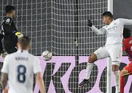 ريال مدريد يواصل صحوته بالفوز على غرناطة