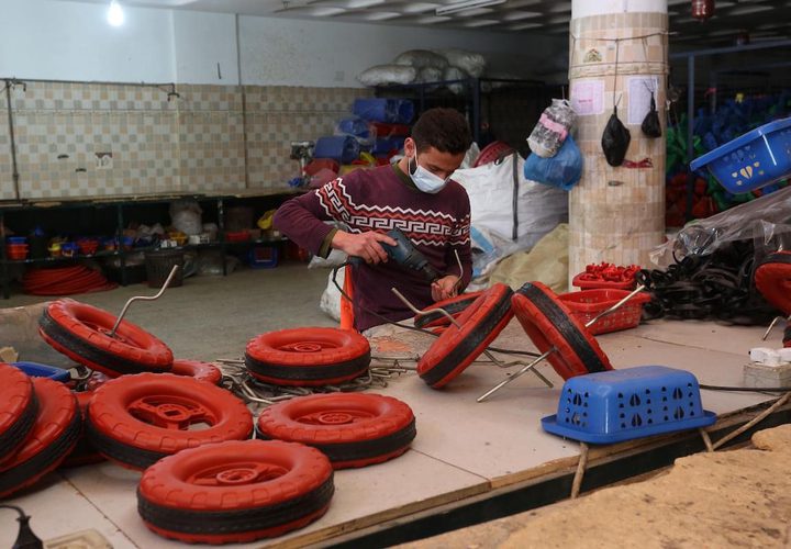 صناعة ألعاب الأطفال في مصنع بلاستيك بخانيونس جنوب قطاع غزة
