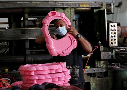 صناعة ألعاب الأطفال في مصنع بلاستيك بخانيونس جنوب قطاع غزة