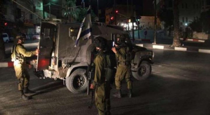 اعتقالات ومداهمات بالضفة