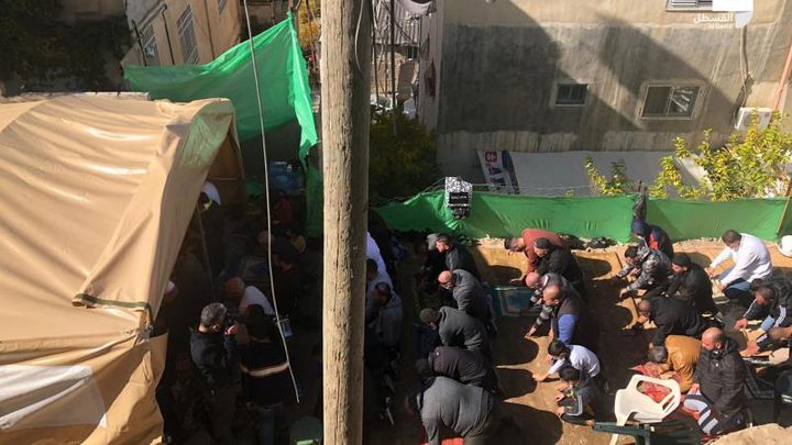 القدس: العشرات يعتصمون في حي بطن الهوى رفضا لقرارات الاحتلال