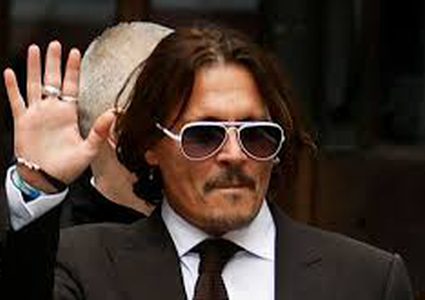 "نتفليكس" تحذف عناوين جوني ديب من قائمتها