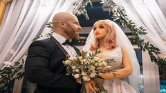 لاعب كمال أجسام شهير يعلن عن تحطم زوجته البلاستيكية!