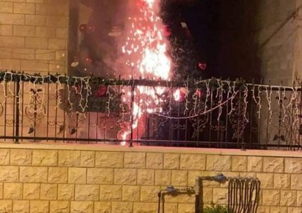 إضرام النار في شجرتي الميلاد في مدينة سخنين