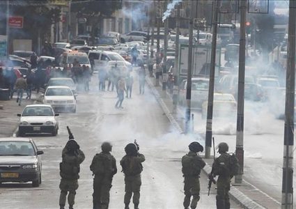 عشرات الإصابات خلال قمع الاحتلال للمسيرات الأسبوعية في الضفة