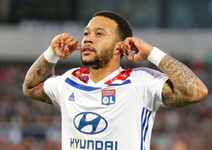 اللاعب الهولندي ديباي يبتعد عن برشلونة