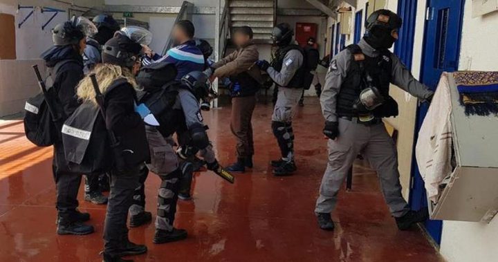 الاحتلال يقرر منع تطعيم الأسرى ضد فيروس كورونا
