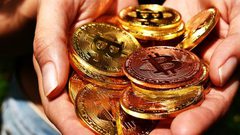 سعر عملة "البيتكوين" يرتفع إلى مستوى قياسي وتاريخي