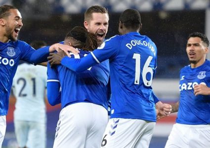 ايفرتون يشدد الخناق على ليفربول من بوابة شيفيلد يونايتد