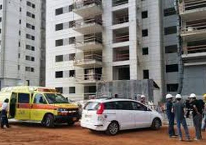 إصابة شابان بجراح خطيرة في حوادث عمل بالرملة والقدس