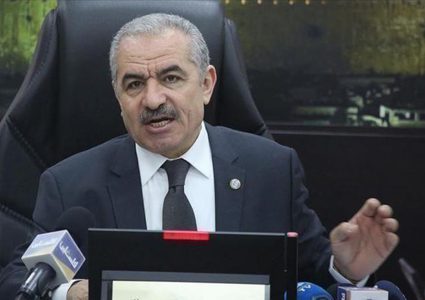 اشتية يطالب بوقف المشاريع الاستعمارية في الأرض الفلسطينية