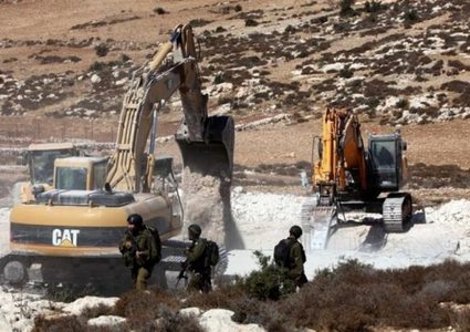 الاحتلال يخطر بهدم غرفتي خدمات في حمامات المالح