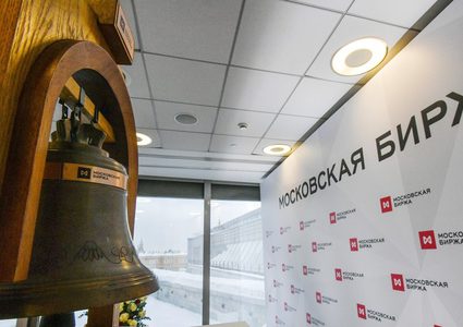 بورصة موسكو تتلون بالأخضر