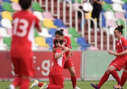 بالفيديو ..لاعبة تحصد جائزة "أفضل هدف" لعام 2020