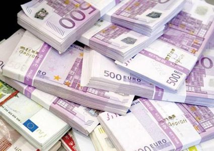 اليورو يسجل أعلى مستوى له أمام الدولار