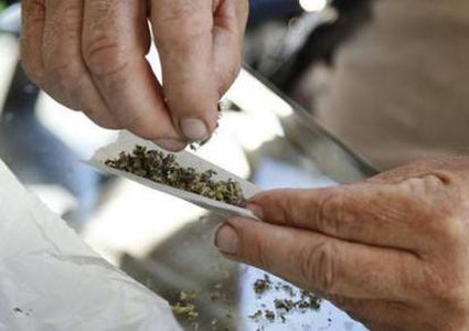 القبض على مشتبه بهما بترويج مواد مخدرة شرق نابلس