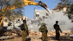 الاحتلال يهدم منزلا ومخزنين شرق يطا