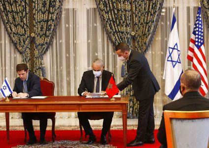 الاحتلال يوقع أول إتفاقية اقتصادية مع المغرب