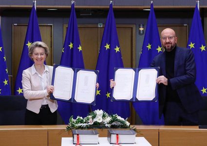 "بريكست" _الاتحاد الأوروبي يوقع رسميا اتفاقية للتجارة مع بريطانيا