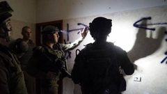 الاحتلال يأخذ قياسات منزلين في الزاوية