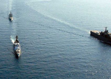 سفينتان حربيتان أمريكيتان تعبران مضيق تايوان بعد التوترات مع بكين