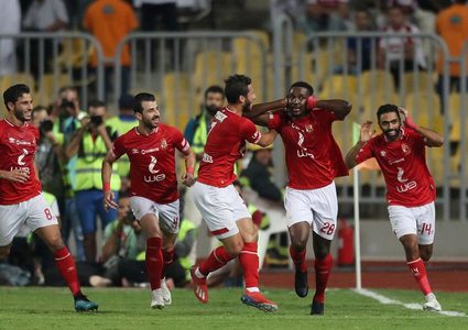 الأهلي المصري يعلن إصابة أربعة لاعبين بفايروس كورونا