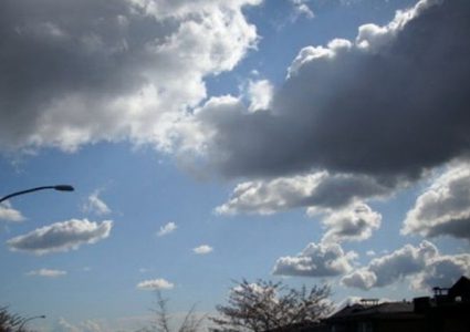 الطقس: أجواء غائمة جزئيا وباردة فوق المناطق الجبلية