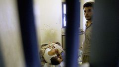 الأسرى المرضى في سجن الرملة: نواجه فيروس الاحتلال والعجز والوباء