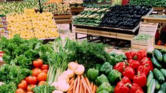 محافظ أريحا: فتح المحلات والمنشآت الاقتصادية صباح السبت