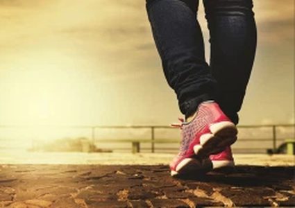 دراسة: سرعة المشي تكشف احتمال إصابتك بالخرف