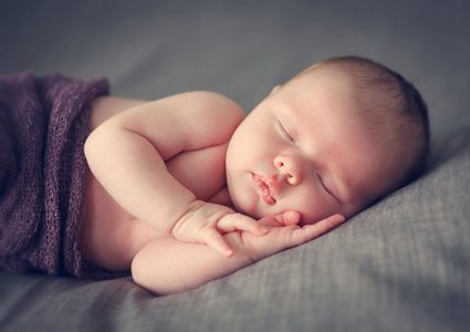 372 ألف مولود في أول أيام 2021