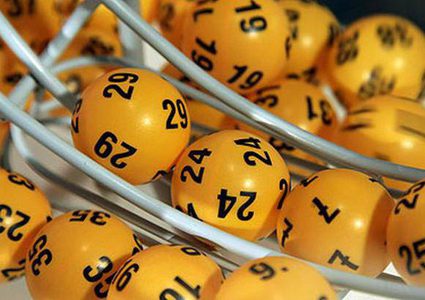 الحظ في عام 2021..581 مواطنا روسيا يفوزون بجائزة اليانصيب