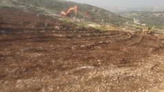 الاحتلال يجرف مساحات واسعة من اراضي المواطنين غرب سلفيت