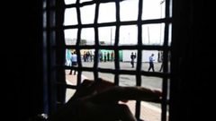 ارتفاع عدد إصابات كورونا بين الأسرى في قسم 3 بـ "النقب" لـ 31