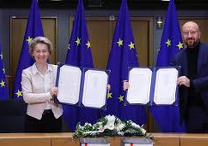 الاتحاد الأوروبي يوقع رسميا اتفاقية للتجارة مع بريطانيا