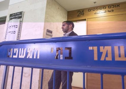 إصدار أحكام وتمديدات بحق أسرى والافراج عن آخرين