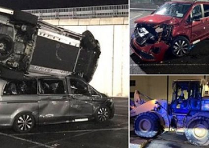 رجل غاضب يحطم 50 سيارة مرسيدس بقيمة 5 ملايين جنيه إسترليني